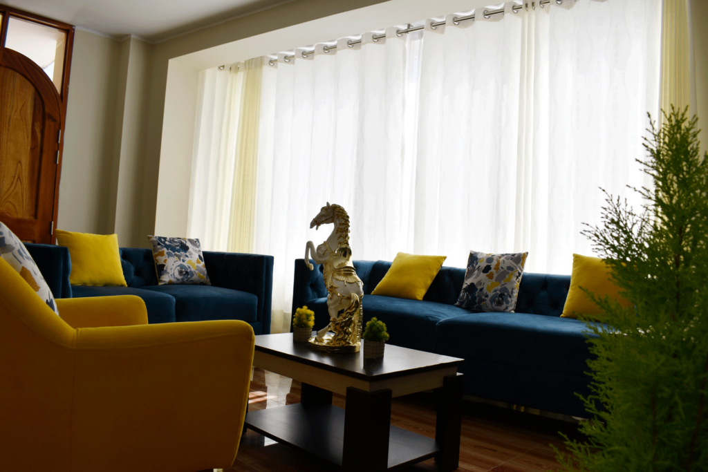 Sala de departamento amoblado