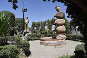 Parque de Identidad Wanka donde está los jarrones y cantante famoso
